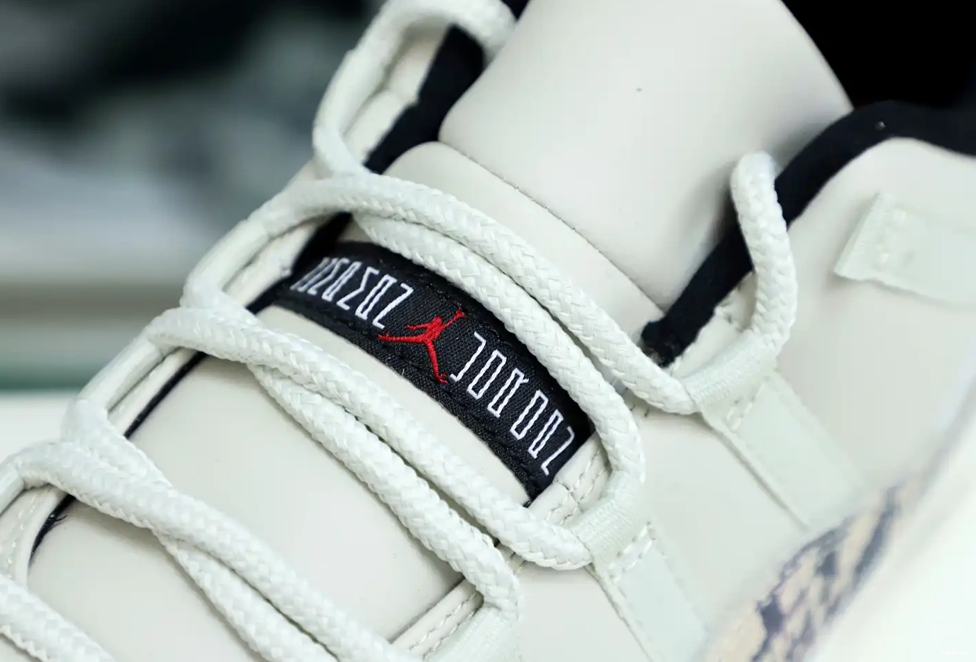 LIGHT BONE LOW SNAKESKIN 11 JORDAN AIR 0614